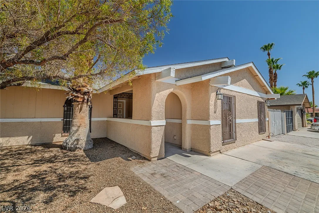 4 bed, 1878 sqft, $2,195 — Photo 4