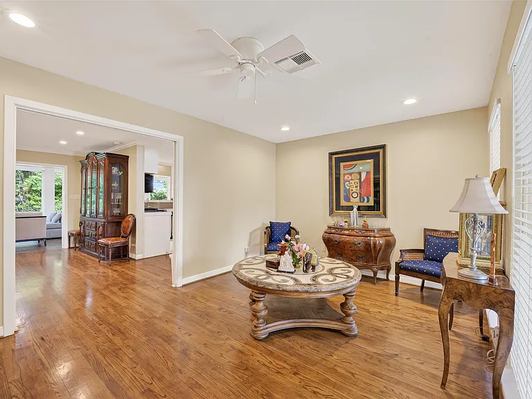 11230 Huggins Dr — Photo 5