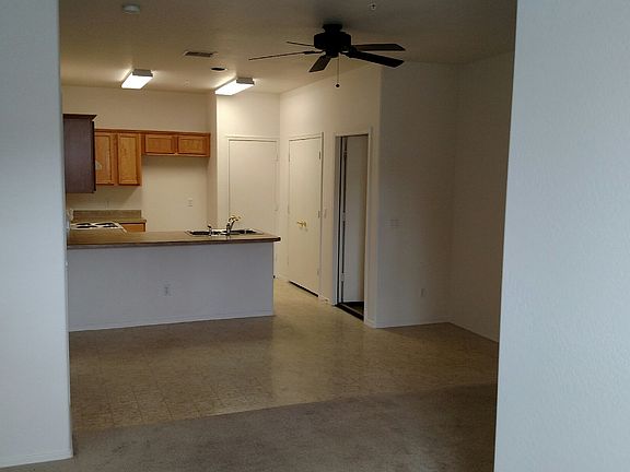 kitchen/dining area