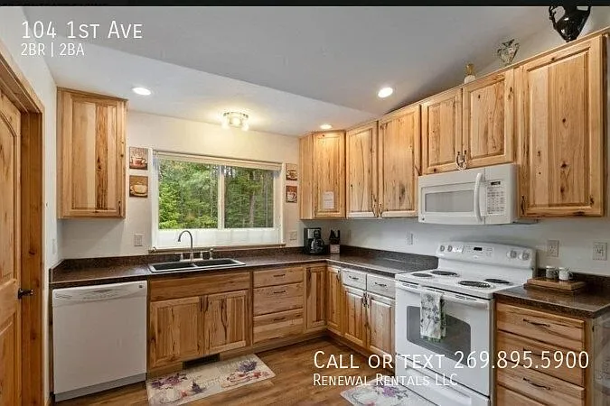 Seasonal Cozy Updated Home near Glacier National Park — Photo 2