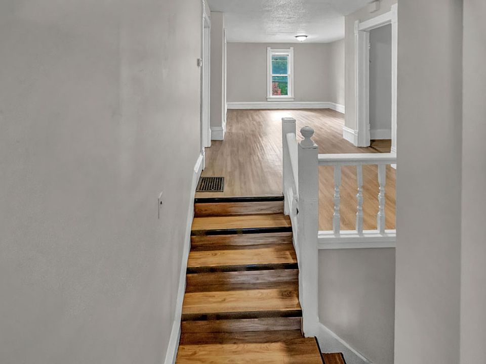 1st image of 1120 1/2 Washington St