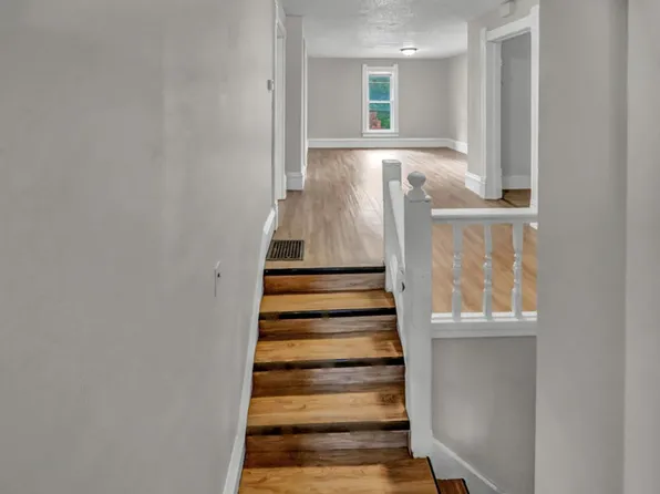 1120 1/2 Washington St, Cedar Falls, IA