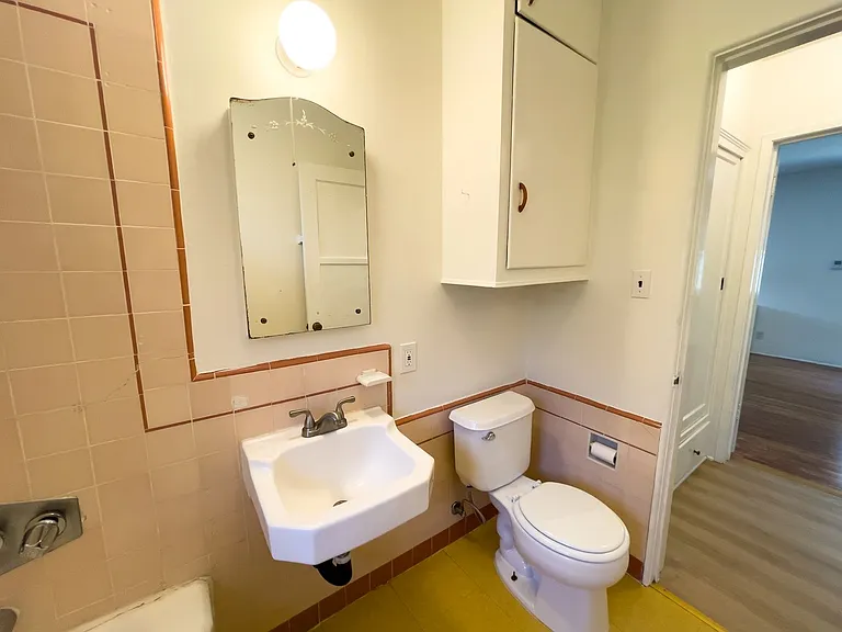 4735 Beverly Blvd — Photo 11