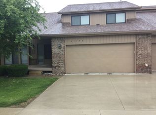 37456 N Laurel Park Dr, Livonia, MI