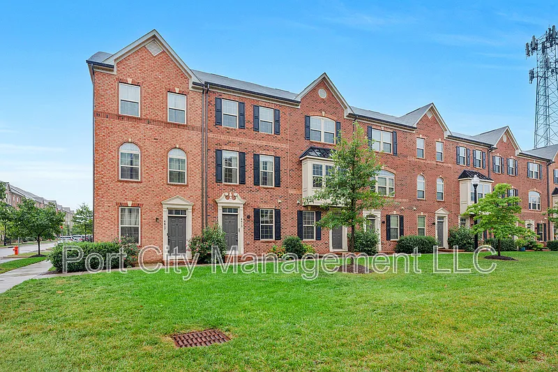 3 bed, 3.0 bath, 1440 sqft, $2,700 — Photo 1