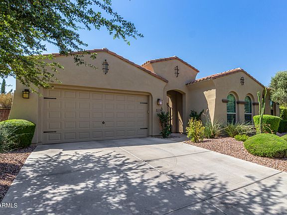 3rd image of 3947 E BEECHNUT Place