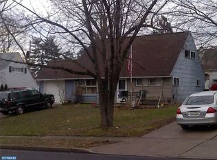 72 Viewpoint Ln, Levittown, PA 19054