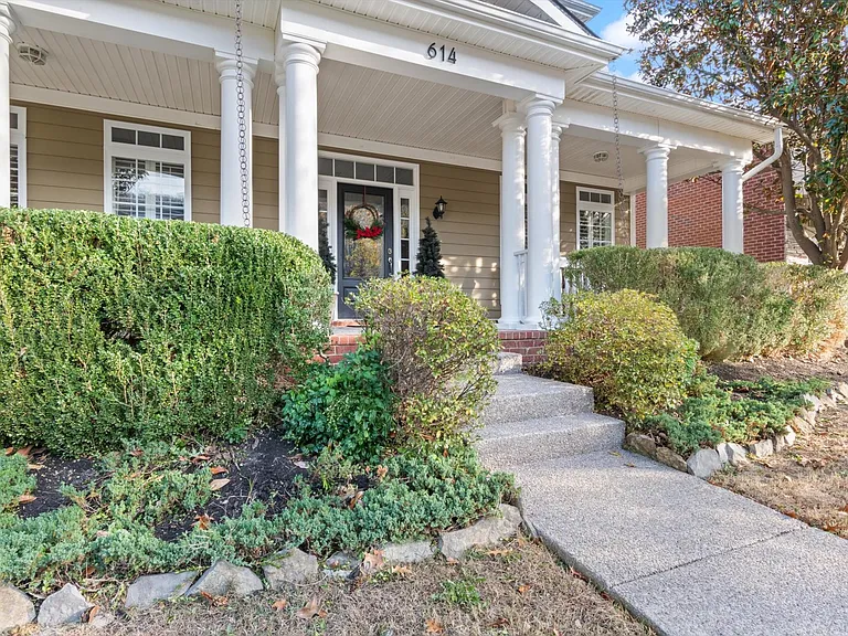 614 Patriot Ln — Photo 4