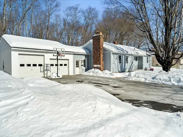 21 Regina Dr, Leominster, MA 01453