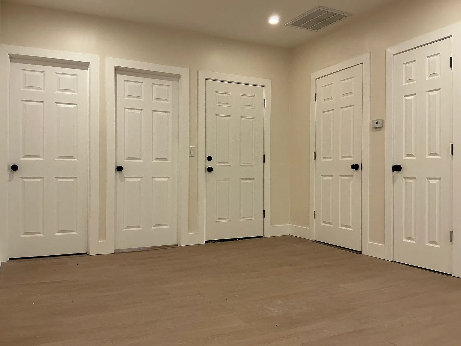 4 bed, 900 sqft, $1,590 — Photo 4
