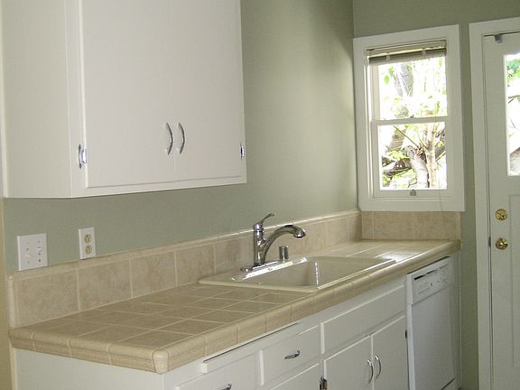 5th image of 129 Willow Ave #A