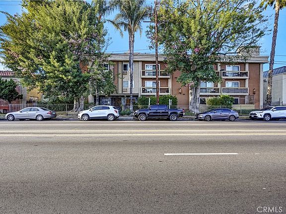 2nd image of 20327 Saticoy St