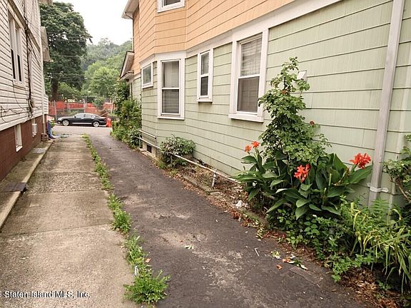 4th image of 141 Beechwood Ave