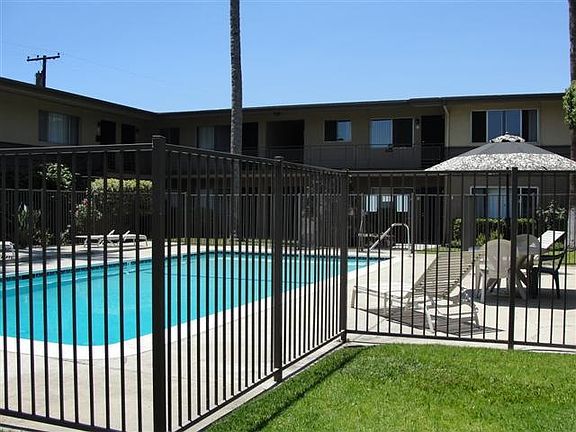 4th image of 9572 Alwood Ave APT F