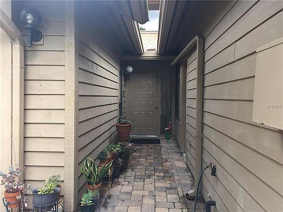 4th image of 370 Winchester Pl