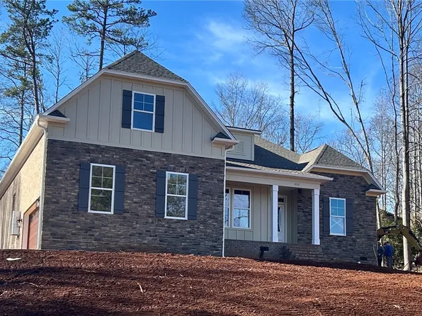 202 Spyglass Ln, Seneca, SC 29678