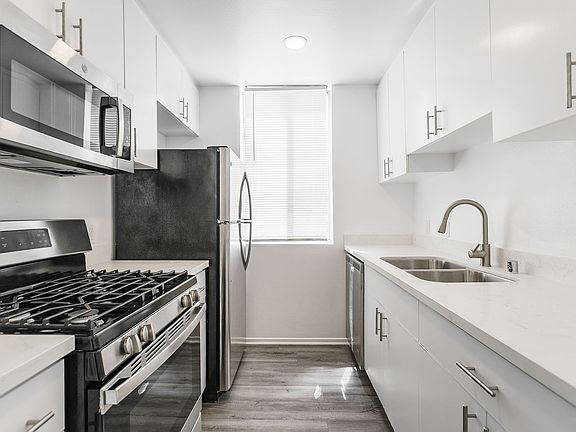 5th image of 350 S Manhattan Pl #100