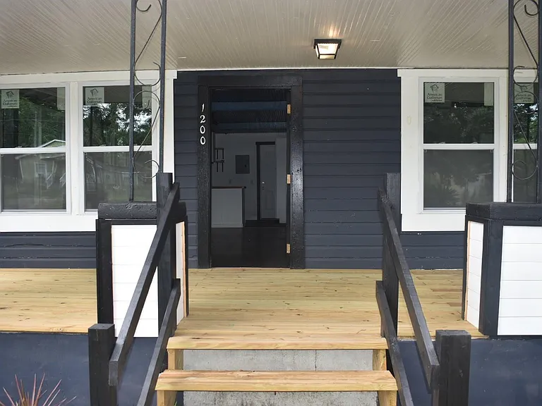 1200 W Lee St — Photo 4