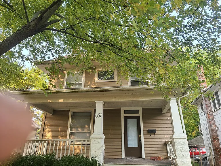 651 S Market Ave #B — Photo 3