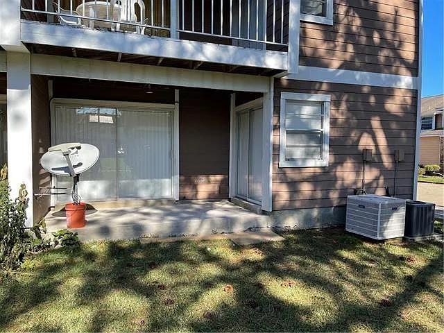 2425 Oxford Pl #114 — Photo 17