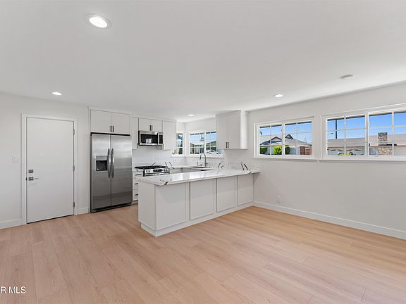 4th image of 15 Teasdale St