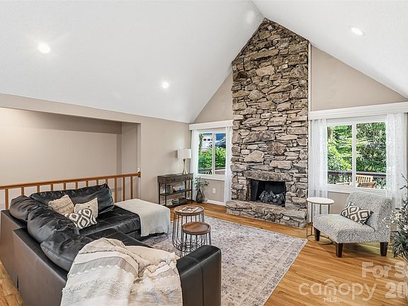 5th image of 16 Canterbury Dr