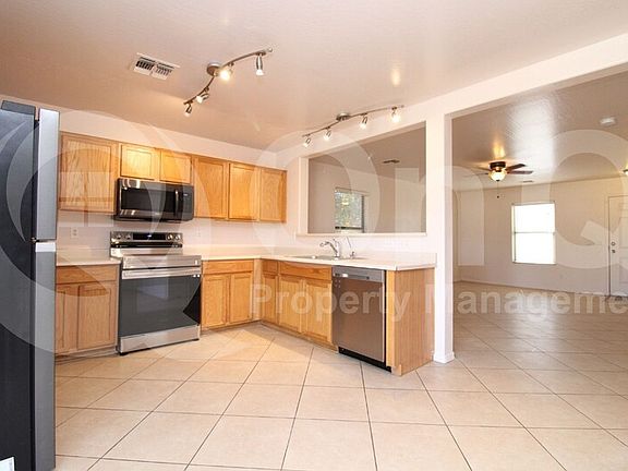 3rd image of 2512 E Meadow Creek Way
