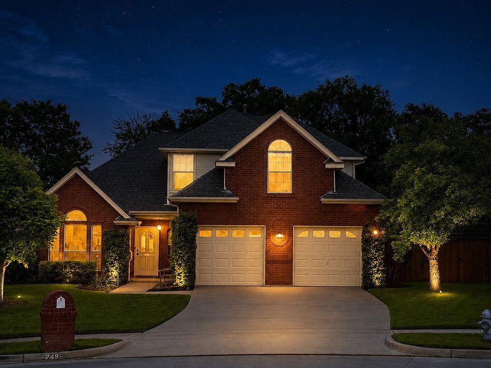 1st image of 749 W Park Ct