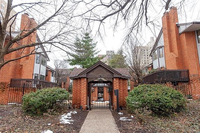 1st image of 4444 Lindell Blvd APT 8
