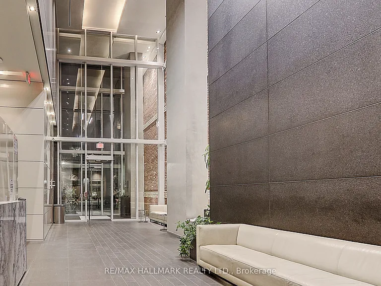 15 Grenville St #1406 — Photo 4