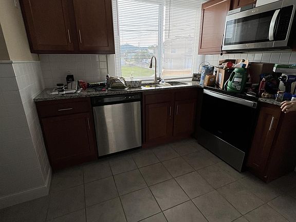 4th image of 408 East Ave