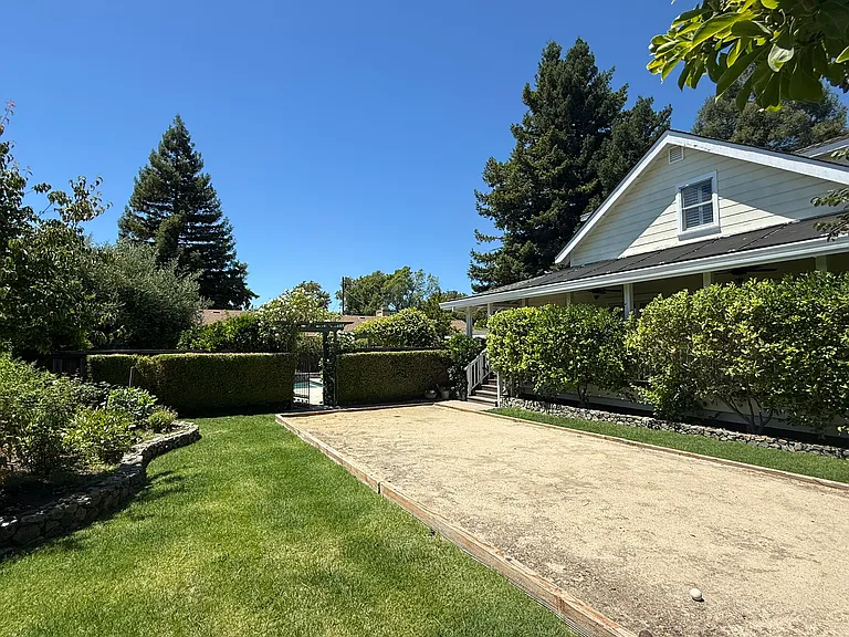 653 3rd St W — Photo 24