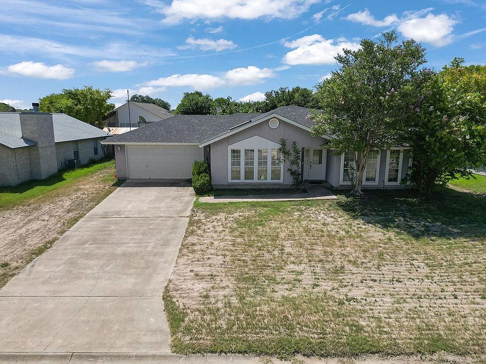 1st image of 121 Alambre Dr