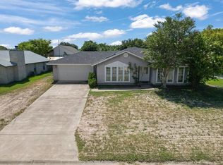 121 Alambre Dr, Del Rio, TX 78840