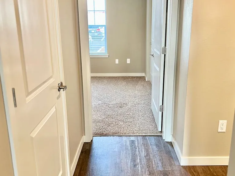 Eagle Pointe Apartments- Resort-Style Living in Albany — Photo 17