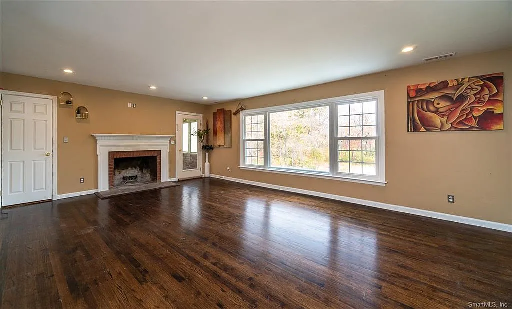 3 bed, 2.5 bath, 1810 sqft, $5,500 — Photo 4