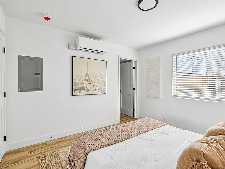 The Crest |NEWLY Renovated Studios, Lofts, 1, 2 & 3 Bedroom Homes Near the Beach — Photo 26