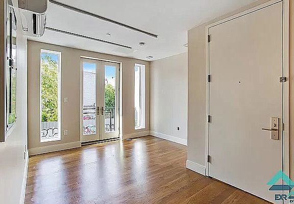 2nd image of 261 Evergreen Ave #4A