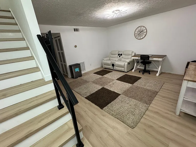 116 Five Oaks Dr — Photo 5