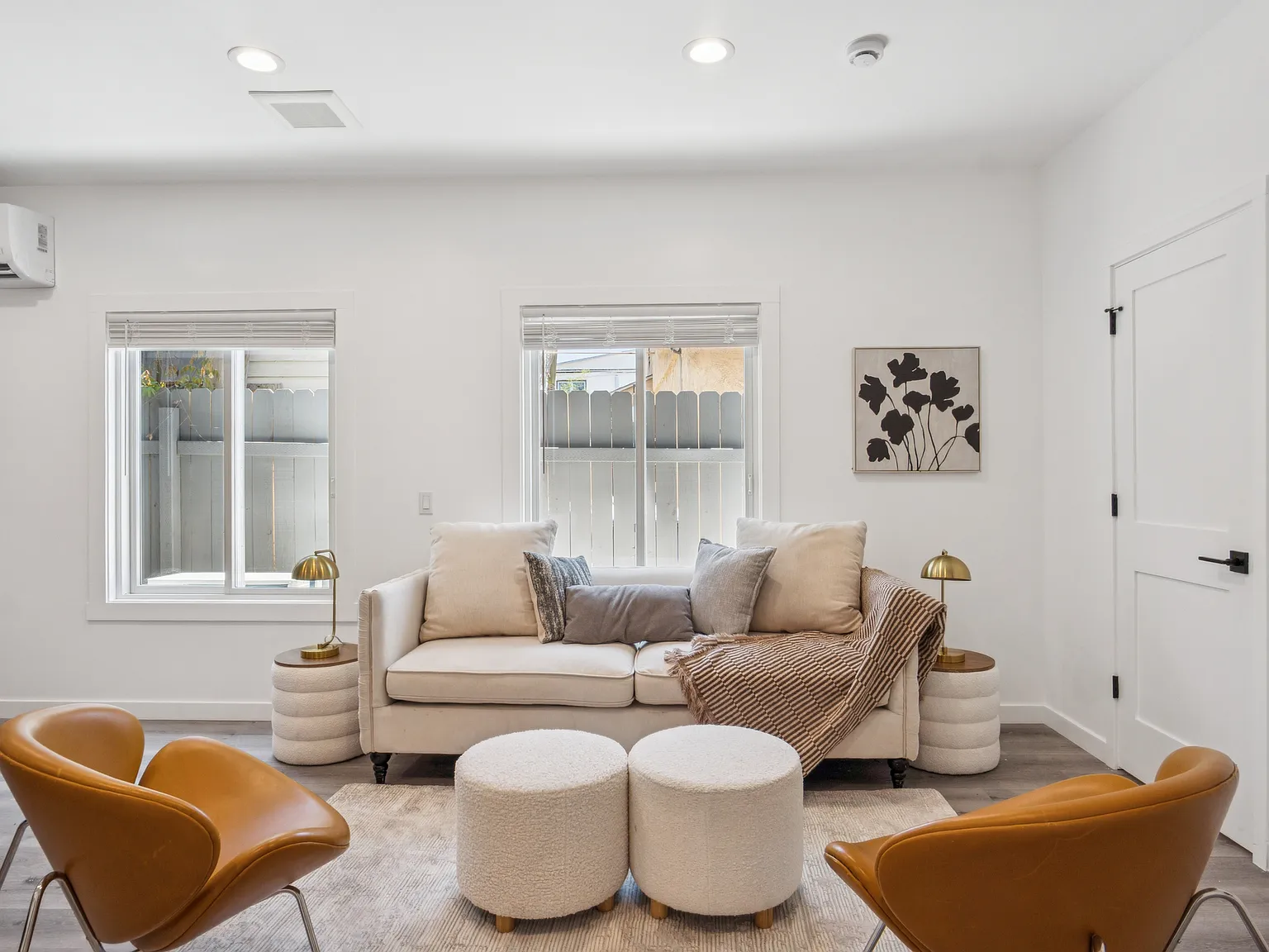 2 bed, 800 sqft, $3,498 — Photo 1