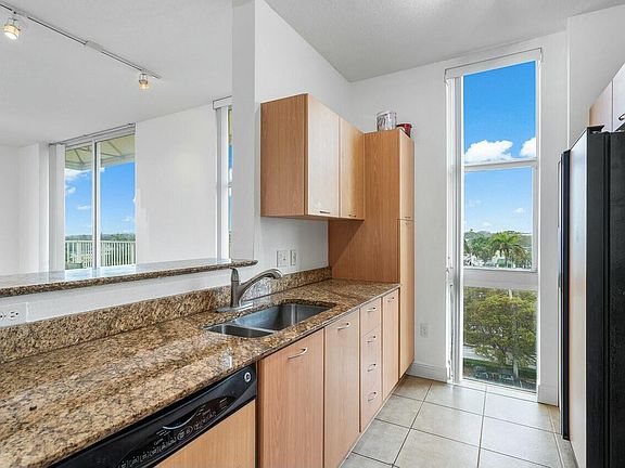 5th image of 100 NE 6th St Unit 710