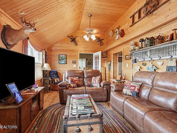 4th image of 856 Peacock Ridge Dr