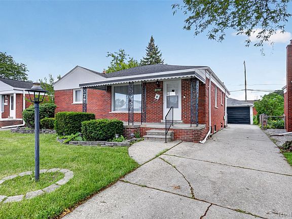 3rd image of 18270 Ash Ave