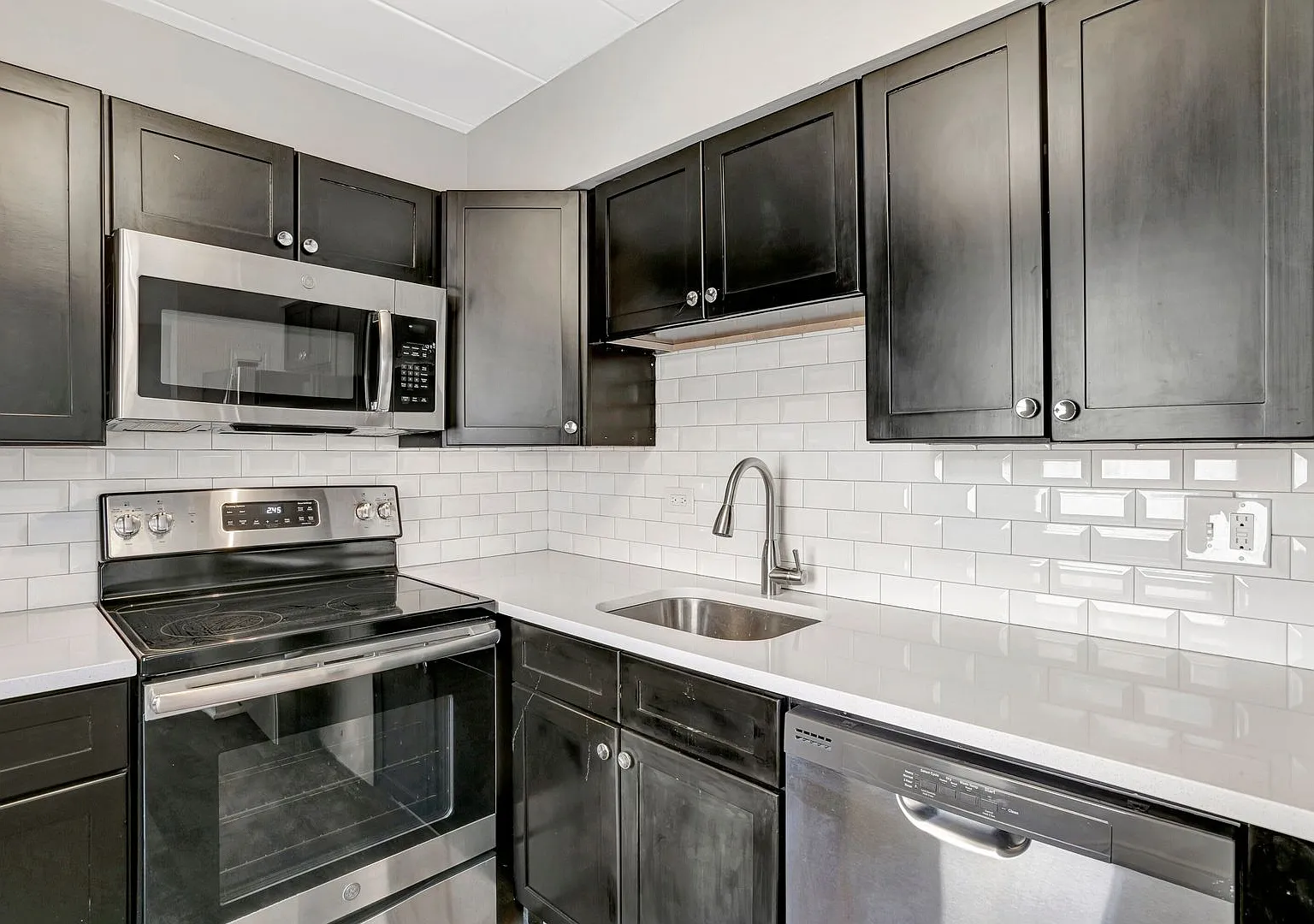 The 6007 Kenmore — Photo 1