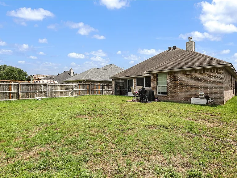 335 Robelmont Dr — Photo 27
