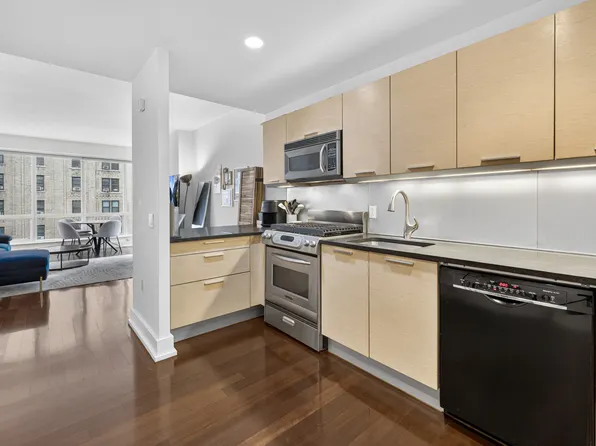 350 West 42nd Street image 5 of 11