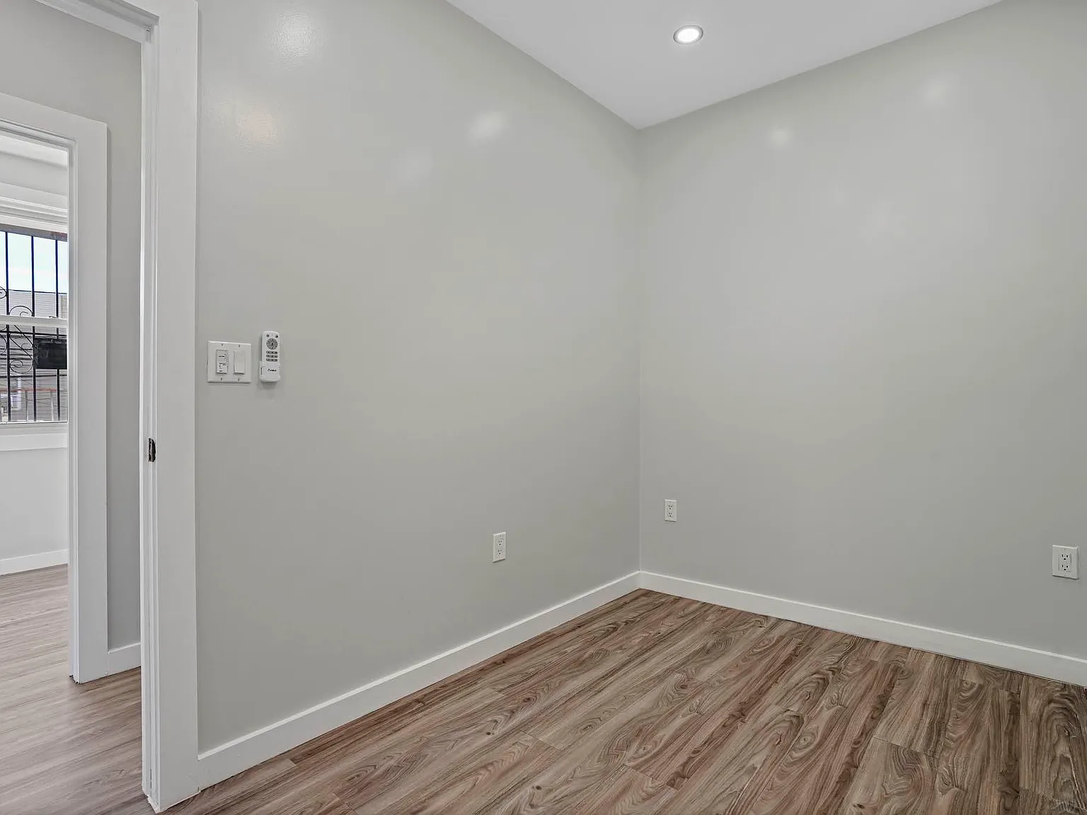 384 Graham Avenue — Photo 4