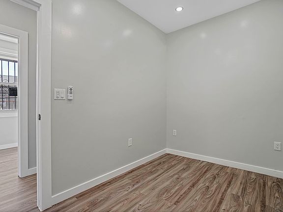 4th image of 384 Graham Ave APT 2