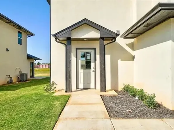 520 Nabi Dr, Edmond, OK 73003