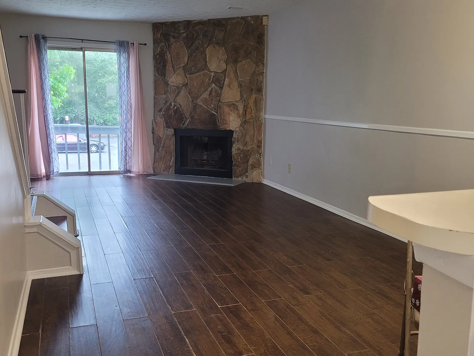 3 bed, 1092 sqft, $1,300 — Photo 3